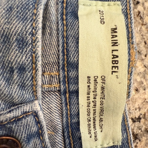 Off-White - Picture 3 of 4